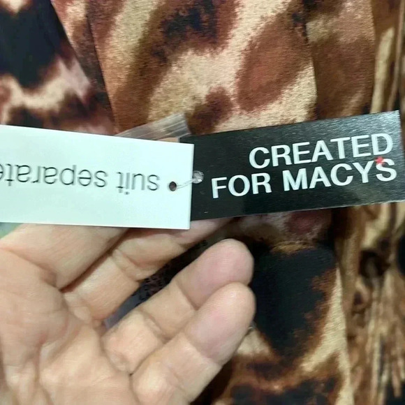 bar III Round v-cut neck, keyhole, long sleeve elastic waist back animal print - Picture 12 of 14